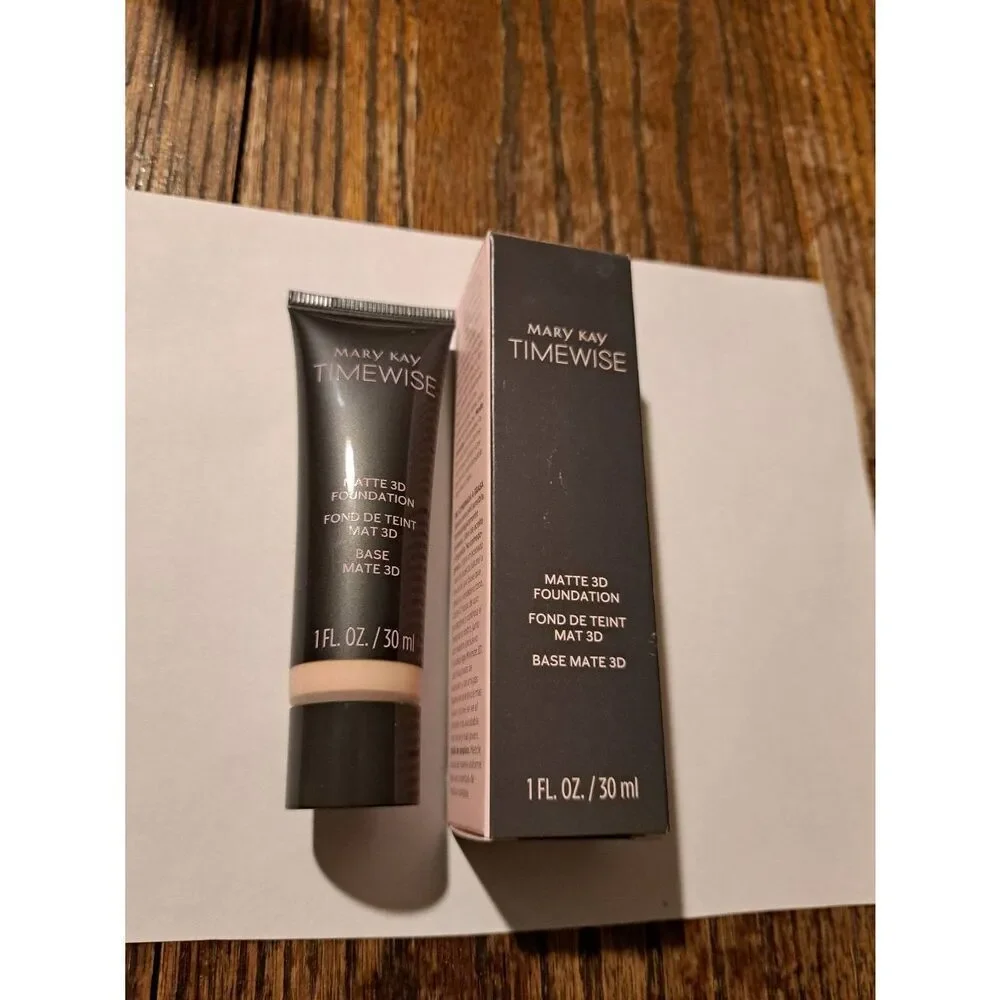 Mary Kay TimeWise Matte 3D Foundation Ivory C10 New in Box